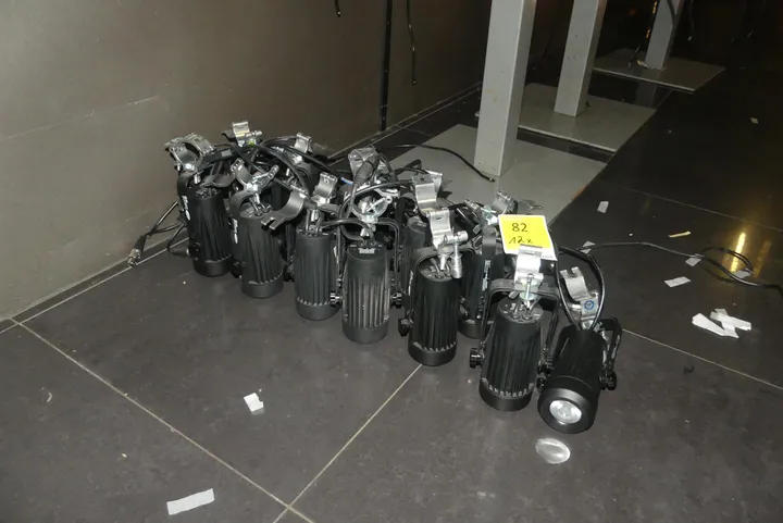 12x Showtec Moving Head Strahler Modell: Spectral 300 Q4